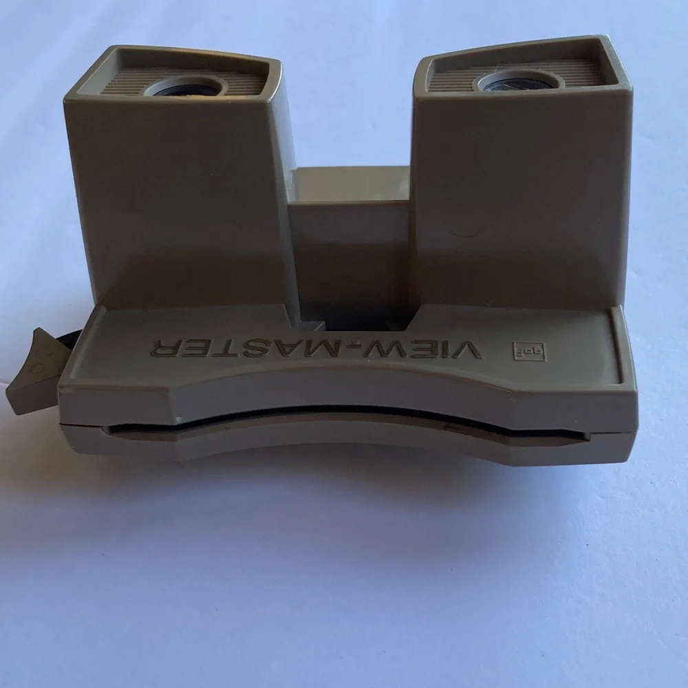 GAF View-Master 3-D projector from the 1960's Tan VINTAGE 5 x 4 x 3 inches